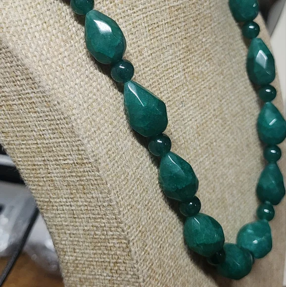 Teardrops of Jealousy 18-inch Emerald Green Necklace Artisan Aprilsplace - Picture 10 of 12